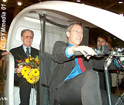 "Taeve" Schur in a special velo bike on the way to the party...